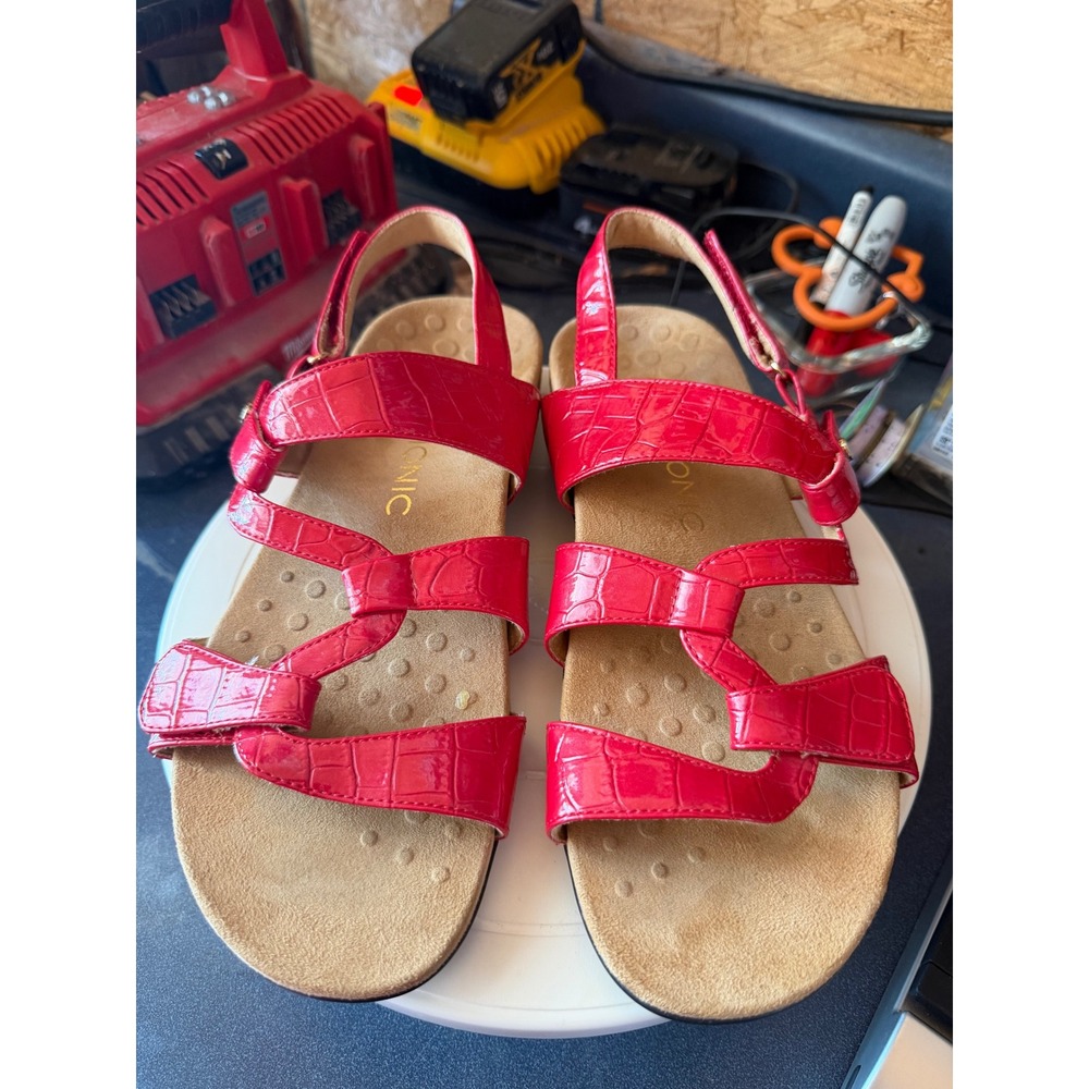 Vionic Amber Red Croc Embossed Patent Leather Adjustable Strap Sandals Womens 10